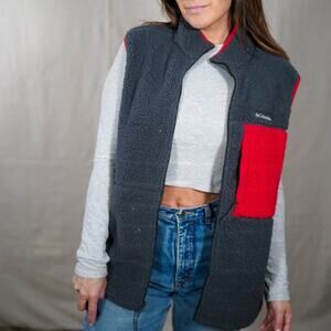 Columbia Sherpa Fleece Vest – Charcoal / Red